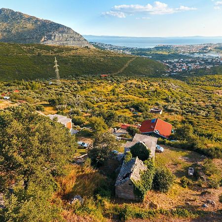 Olive Garden House In Zrnovnica With A View & Bbq Villa Exterior photo
