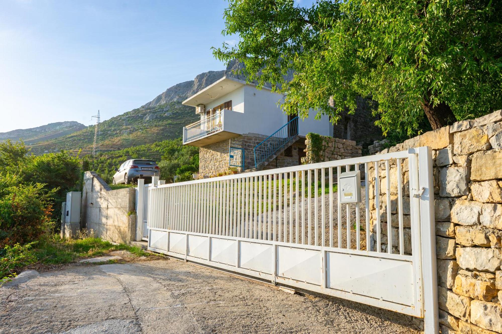Olive Garden House In Zrnovnica With A View & Bbq Villa Exterior photo