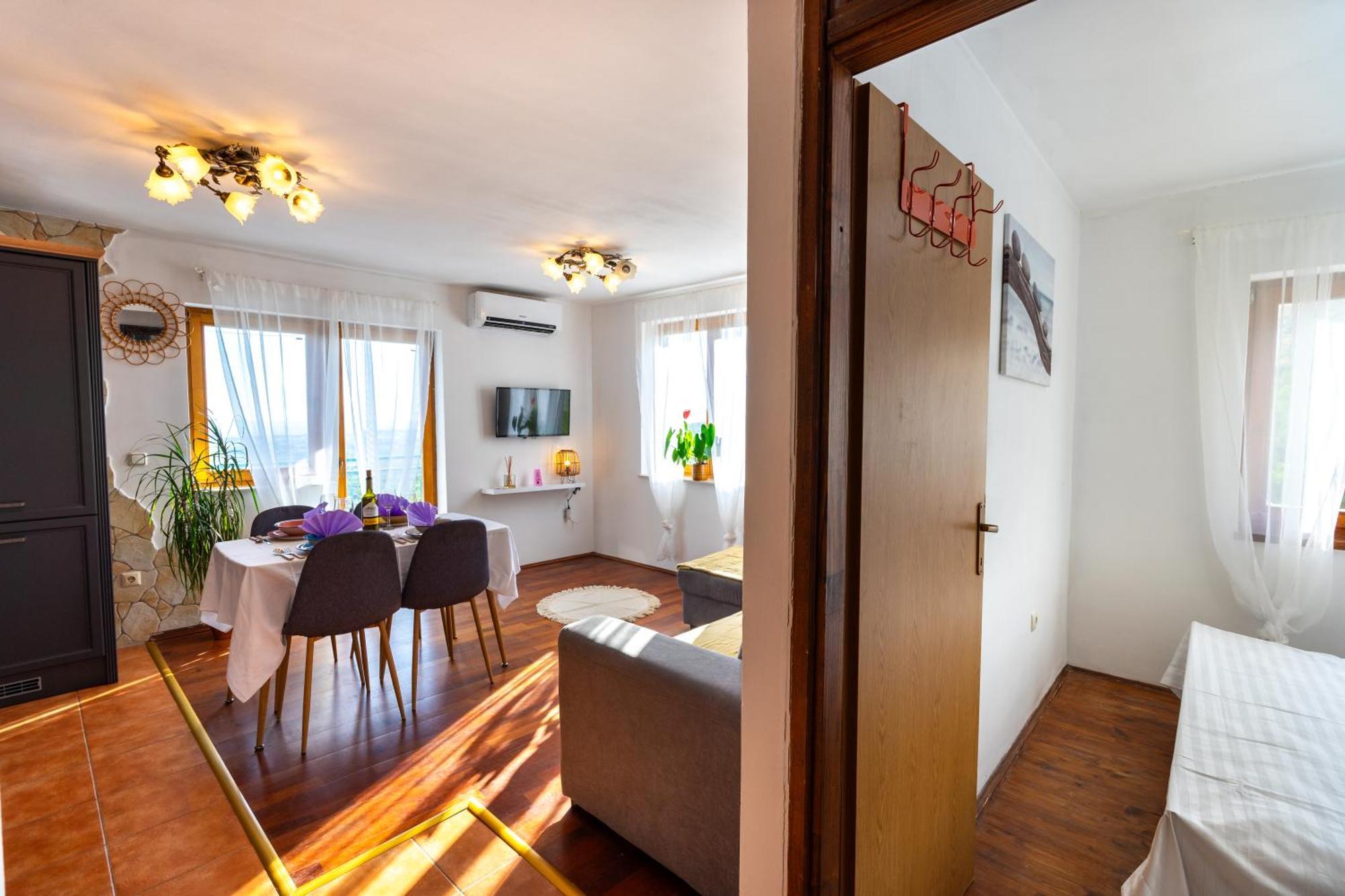 Olive Garden House In Zrnovnica With A View & Bbq Villa Exterior photo